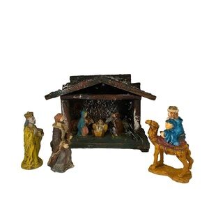 Vintage nativity scene and three wise men figurines made in Italy Jesus crêche